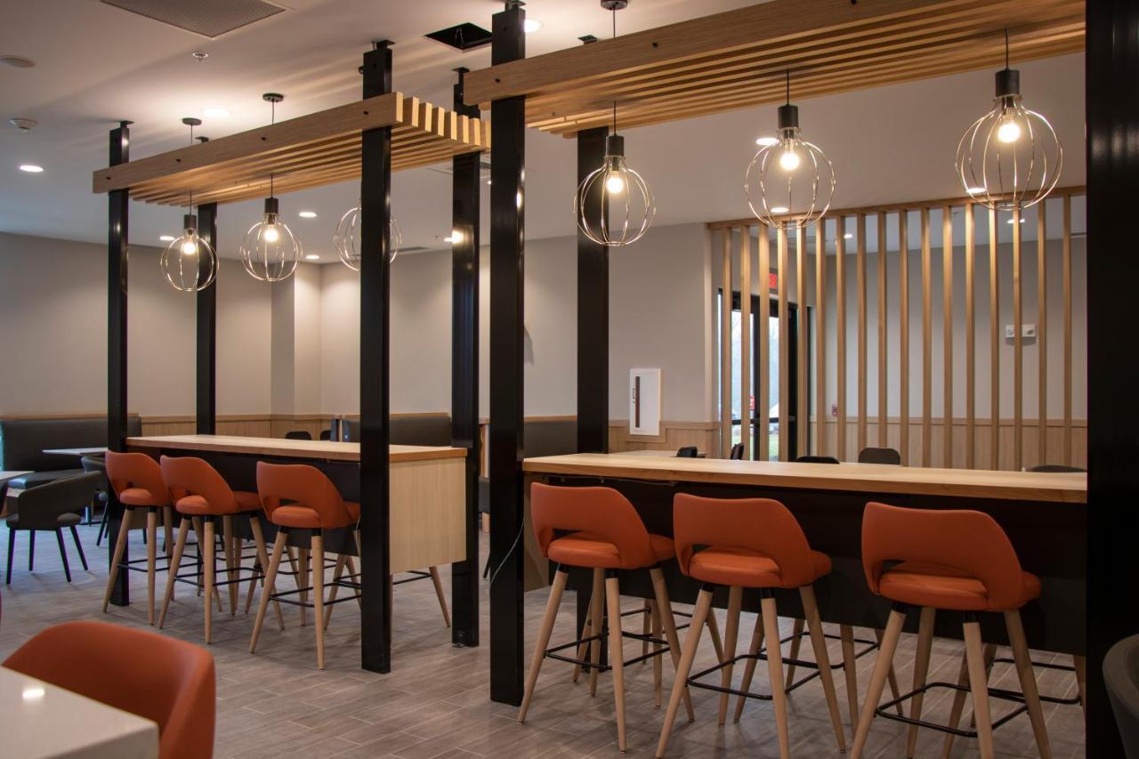 Holiday Inn - Kansas City - Northeast By Ihg Bagian luar foto