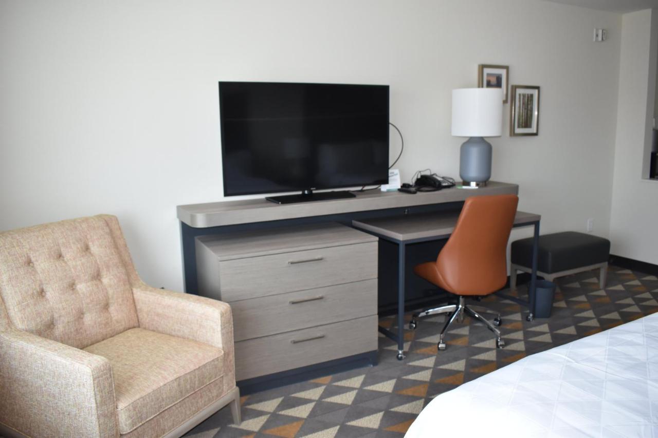 Holiday Inn - Kansas City - Northeast By Ihg Bagian luar foto