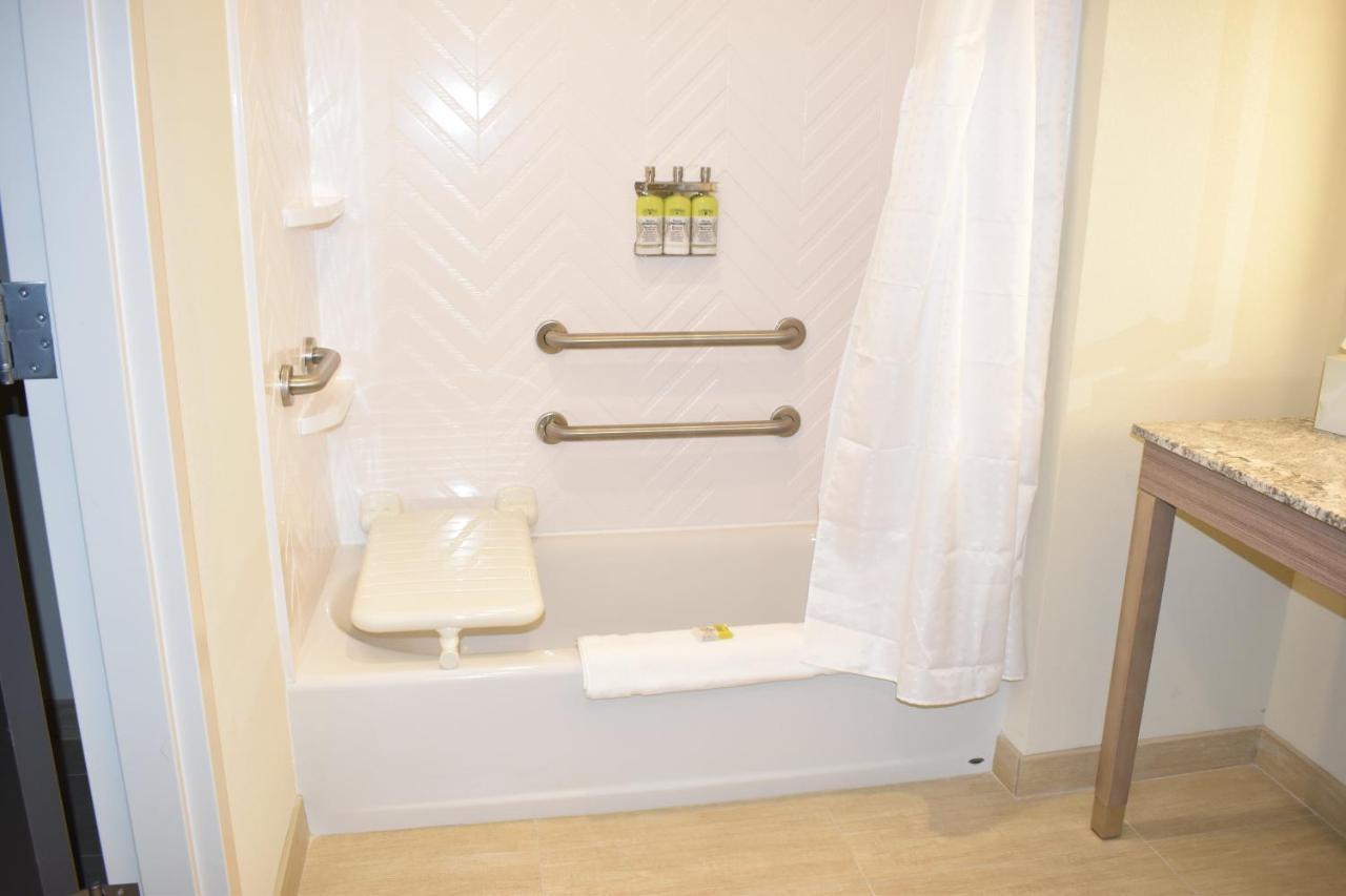 Holiday Inn - Kansas City - Northeast By Ihg Bagian luar foto