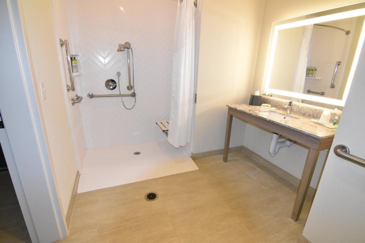 Holiday Inn - Kansas City - Northeast By Ihg Bagian luar foto