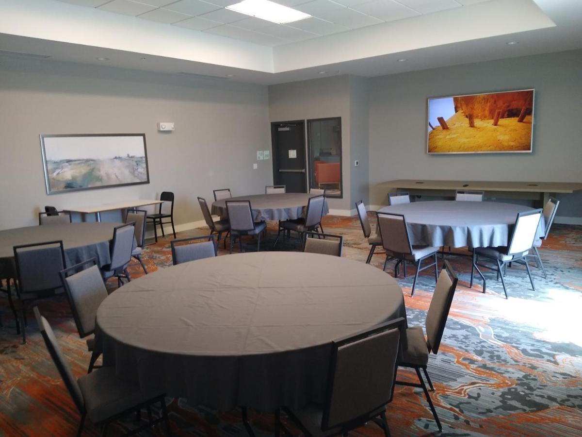 Holiday Inn - Kansas City - Northeast By Ihg Bagian luar foto
