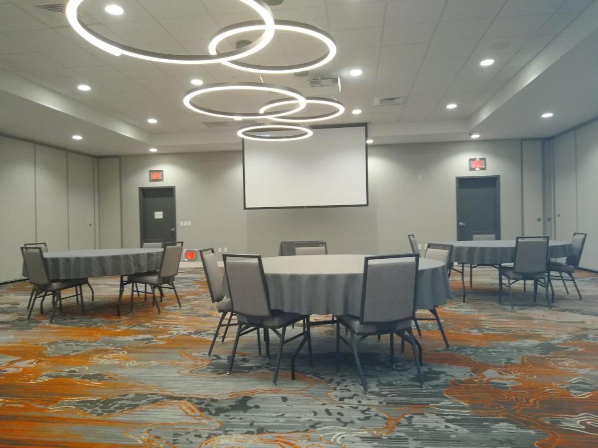 Holiday Inn - Kansas City - Northeast By Ihg Bagian luar foto