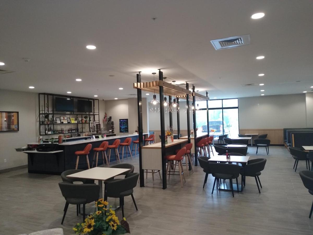 Holiday Inn - Kansas City - Northeast By Ihg Bagian luar foto