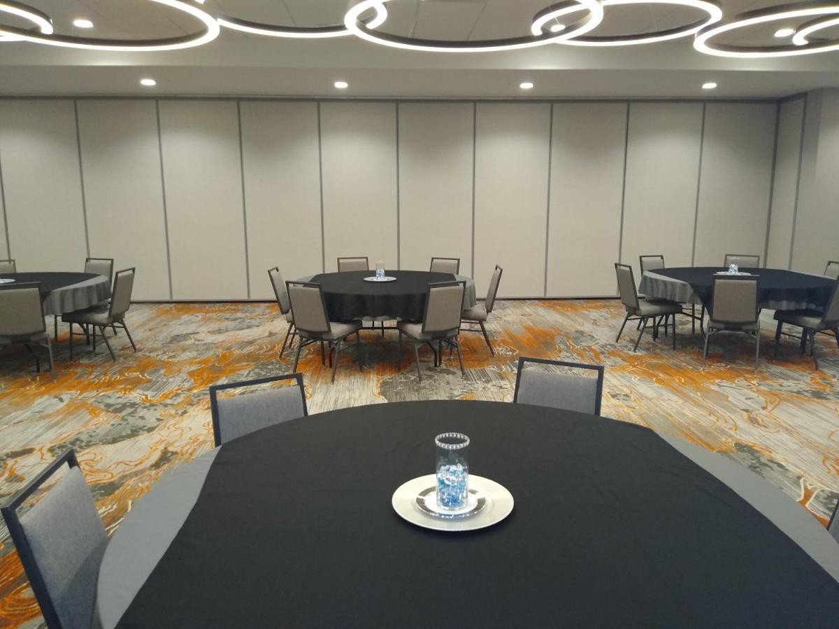 Holiday Inn - Kansas City - Northeast By Ihg Bagian luar foto
