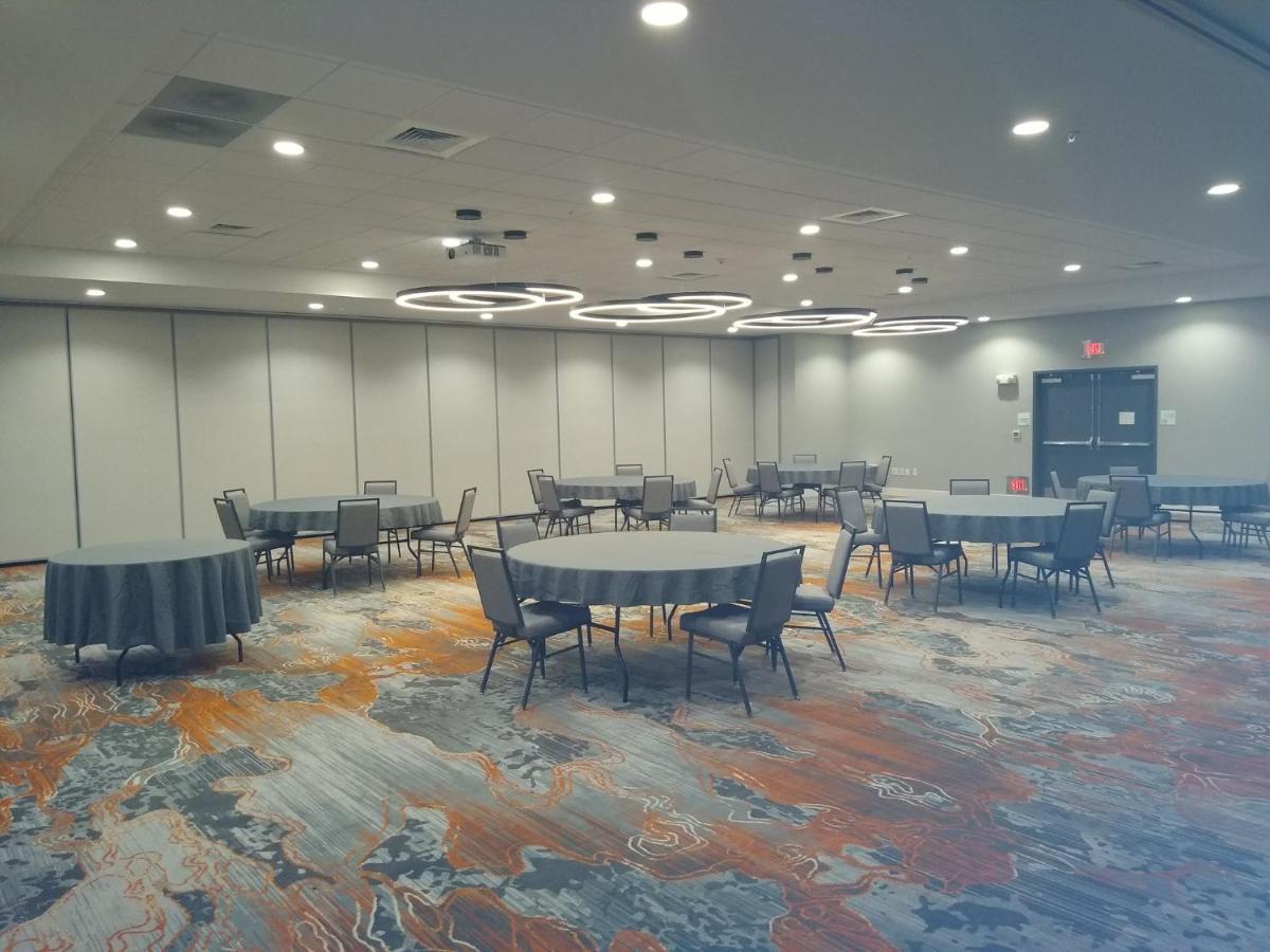 Holiday Inn - Kansas City - Northeast By Ihg Bagian luar foto