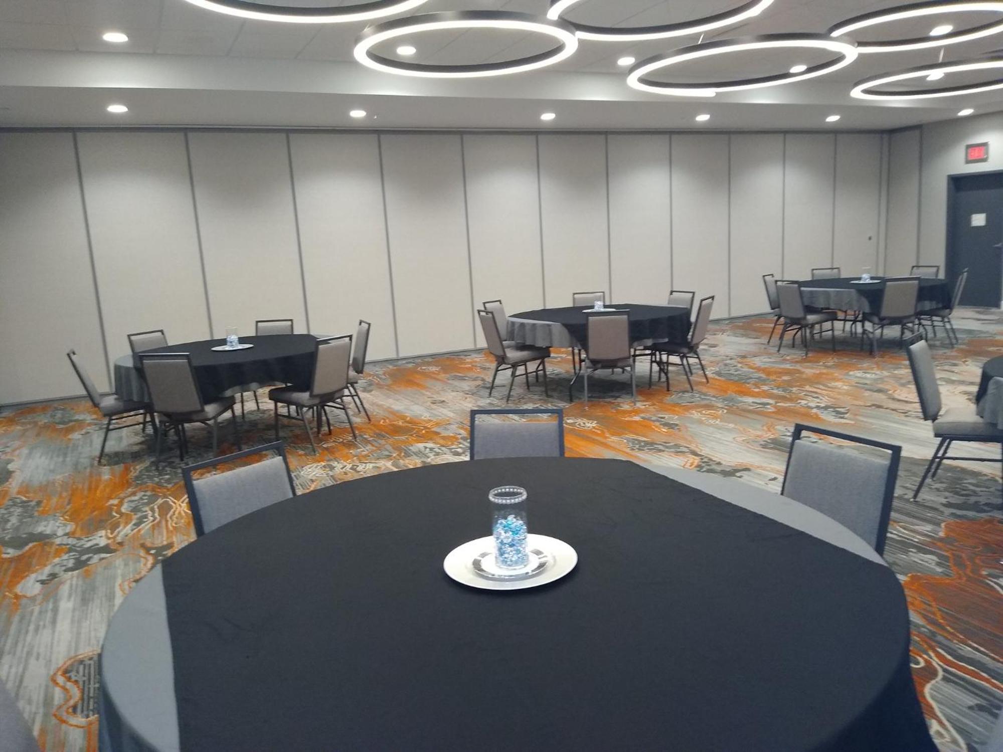 Holiday Inn - Kansas City - Northeast By Ihg Bagian luar foto